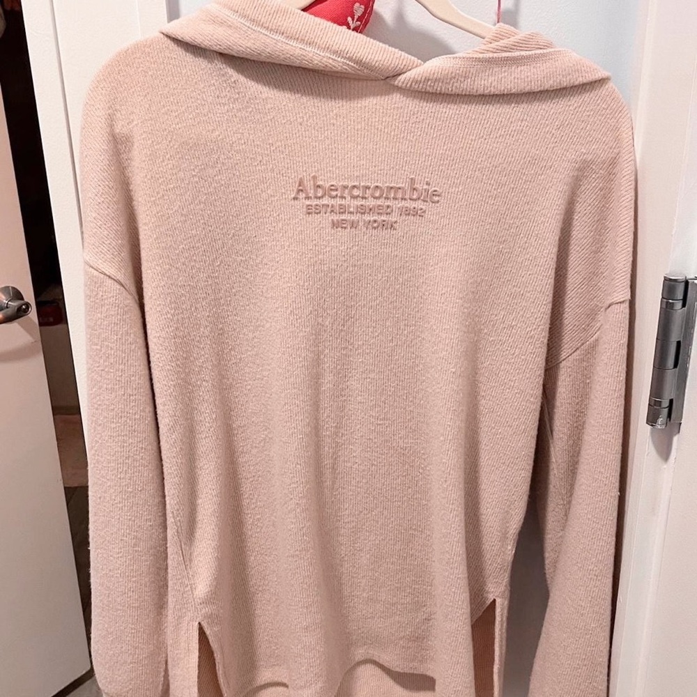 Baby pink soft, stretchy fuzzy faux-cashmere rubbed hoodie in size XS